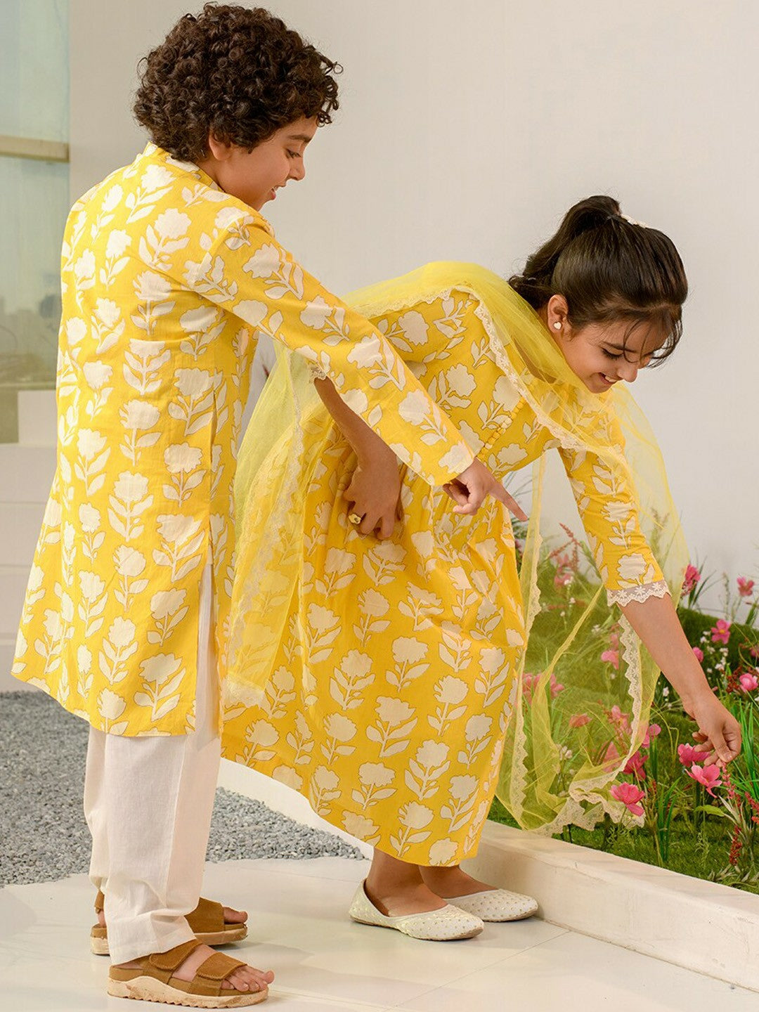 Boys Yellow & White Floral Printed Kurta with Pyjama – Pure Cotton Ethnic Wear for Festivals & Weddings