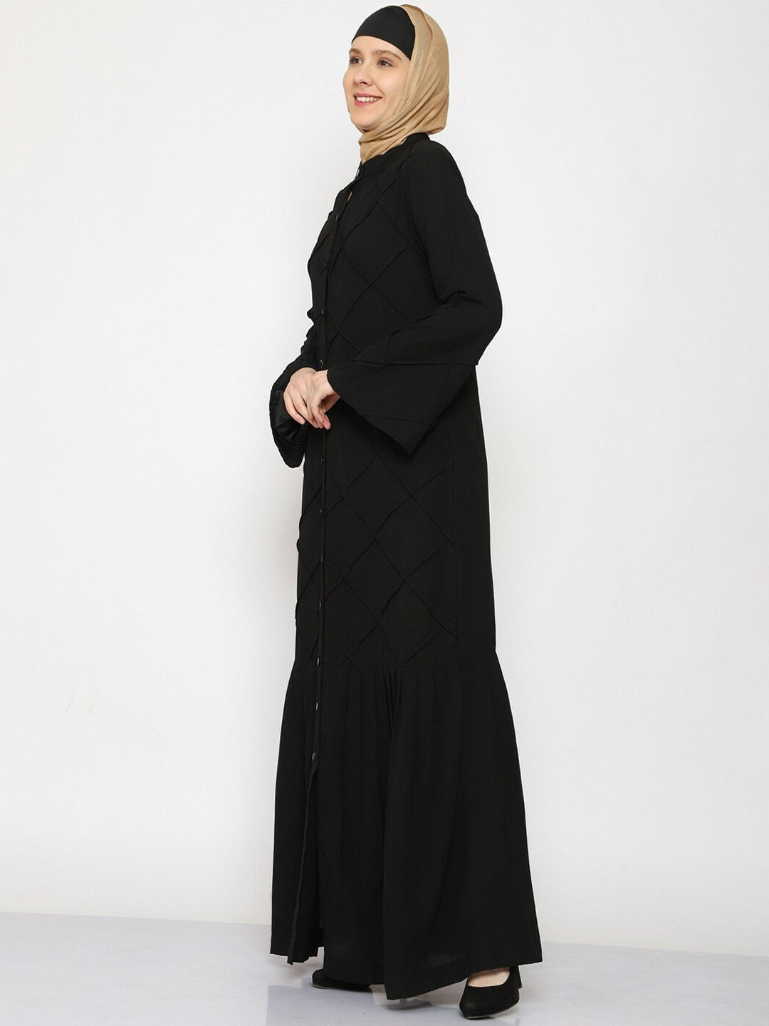 Elegant Patterned Abaya Burqa – Modest Islamic Wear with Bell Sleeves & Pleated Design