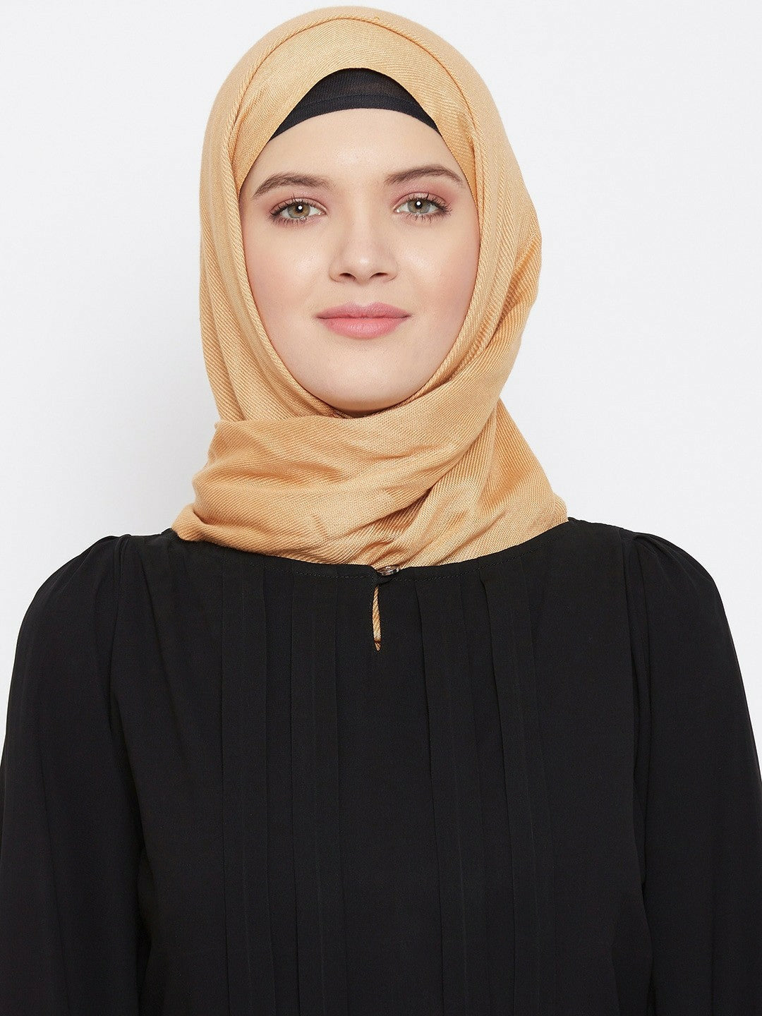 Black Solid Abaya with Pleated Detail & Belt – Modest Islamic Wear for Women