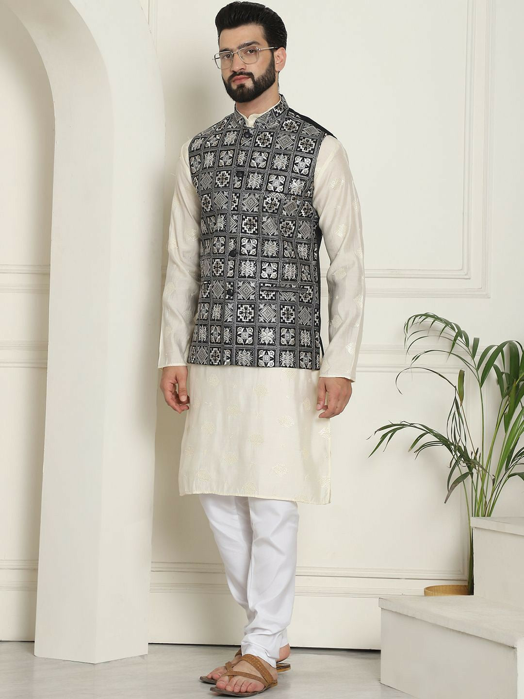 Men’s Black Embroidered Woven Nehru Jacket – Traditional Elegance