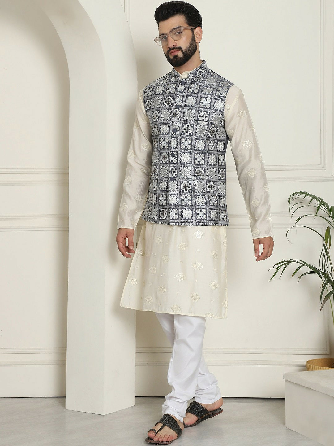 Men’s Embroidered Nehru Jacket – Traditional Elegance