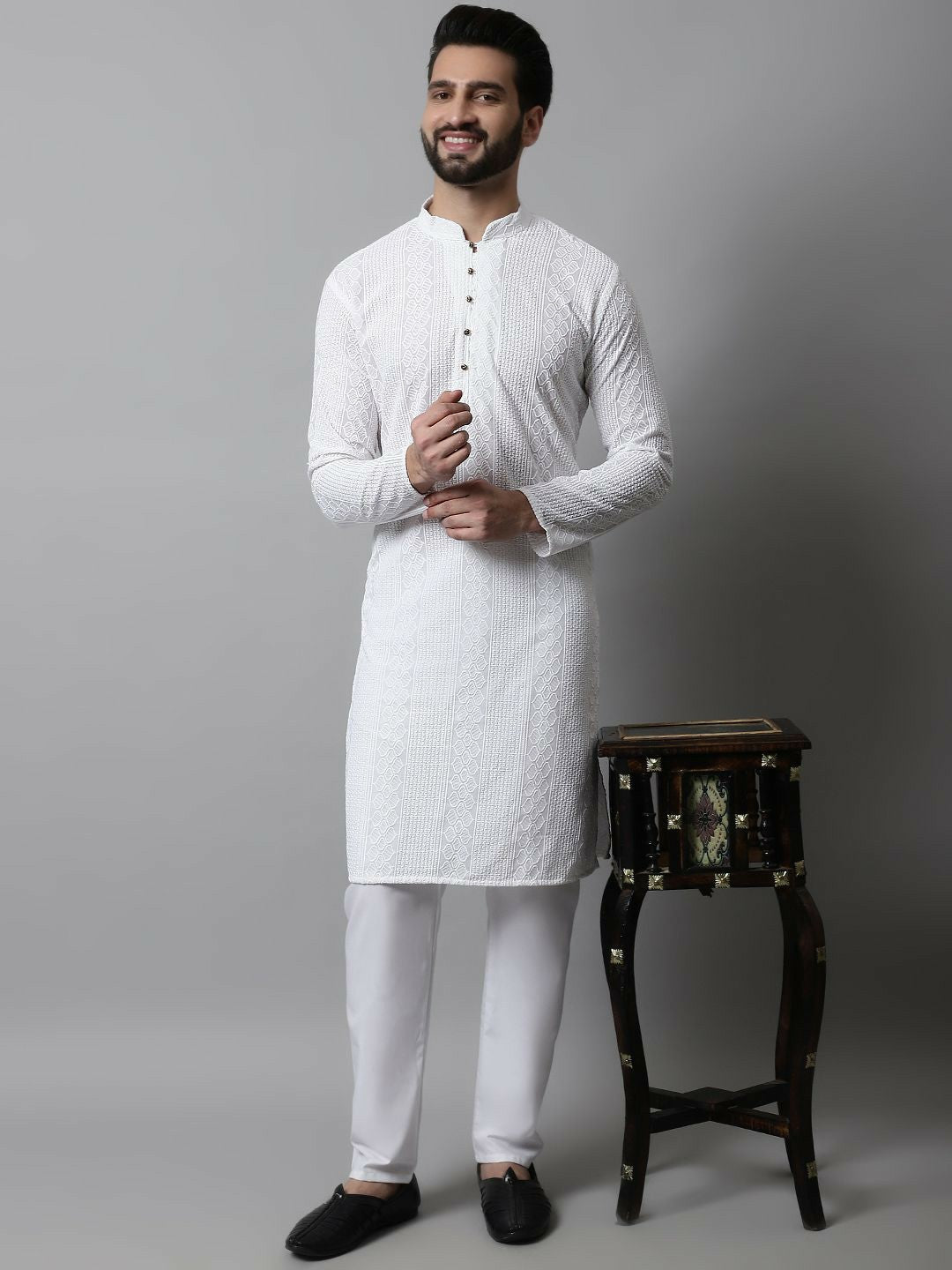 Men’s Embroidered Chikankari Cotton Kurta with Churidar – Traditional Elegance