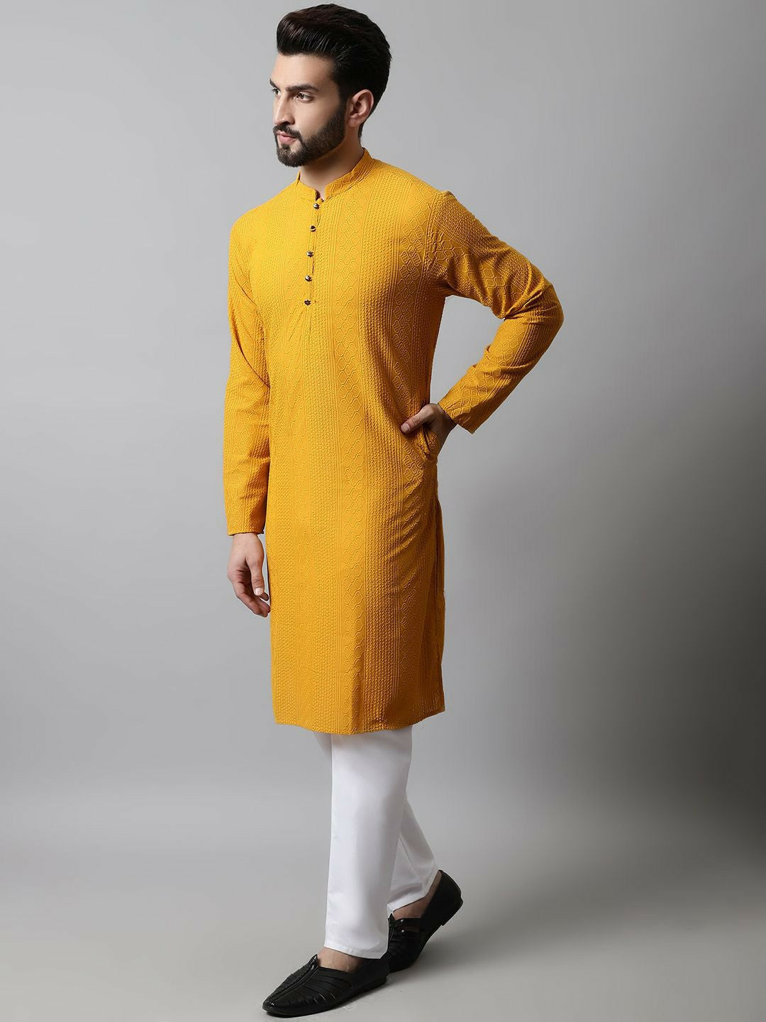 Men’s Floral Embroidered Chikankari Cotton Kurta with Pyjamas – Classic Ethnic Style