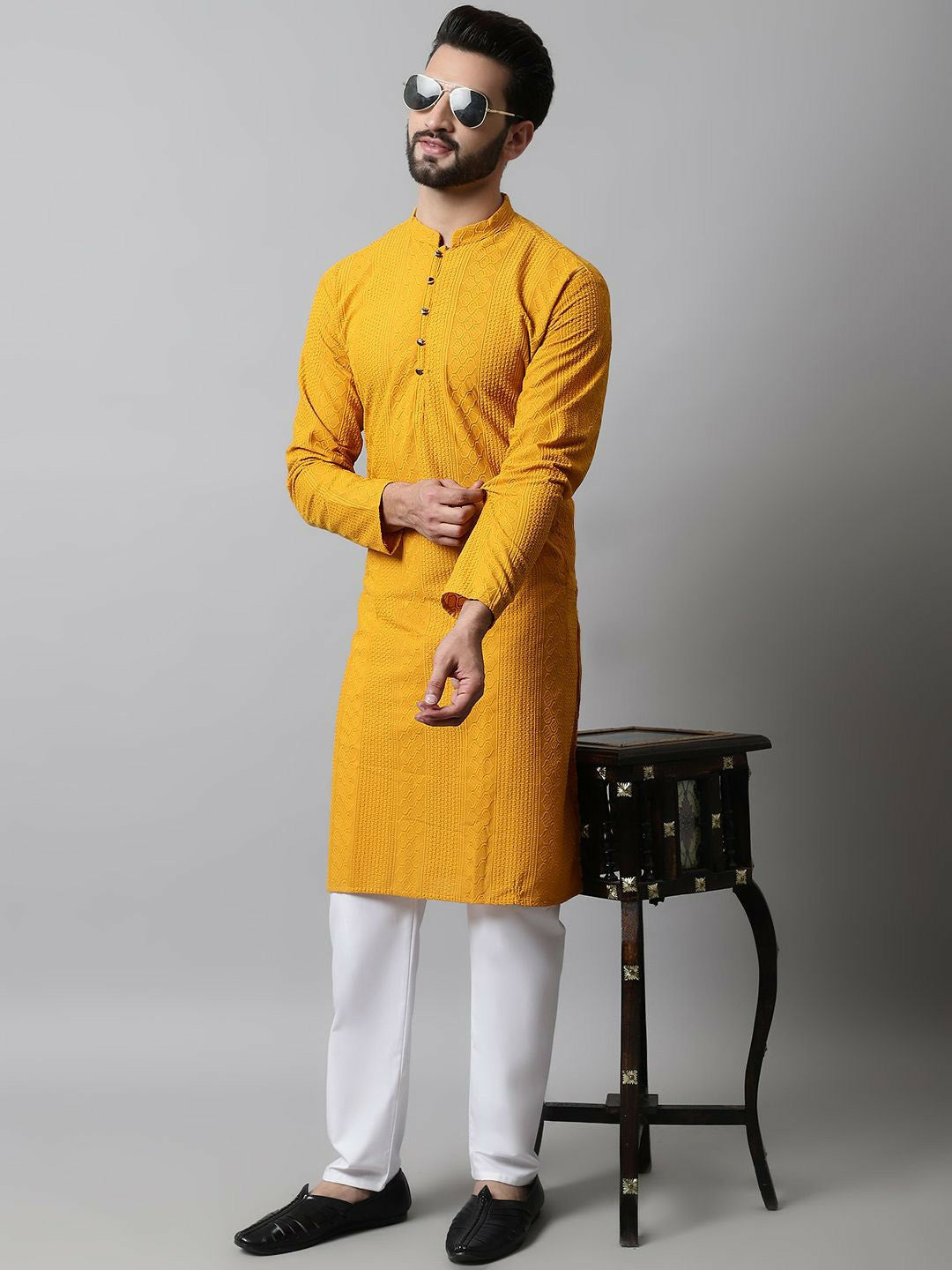 Men’s Floral Embroidered Chikankari Cotton Kurta with Pyjamas – Classic Ethnic Style
