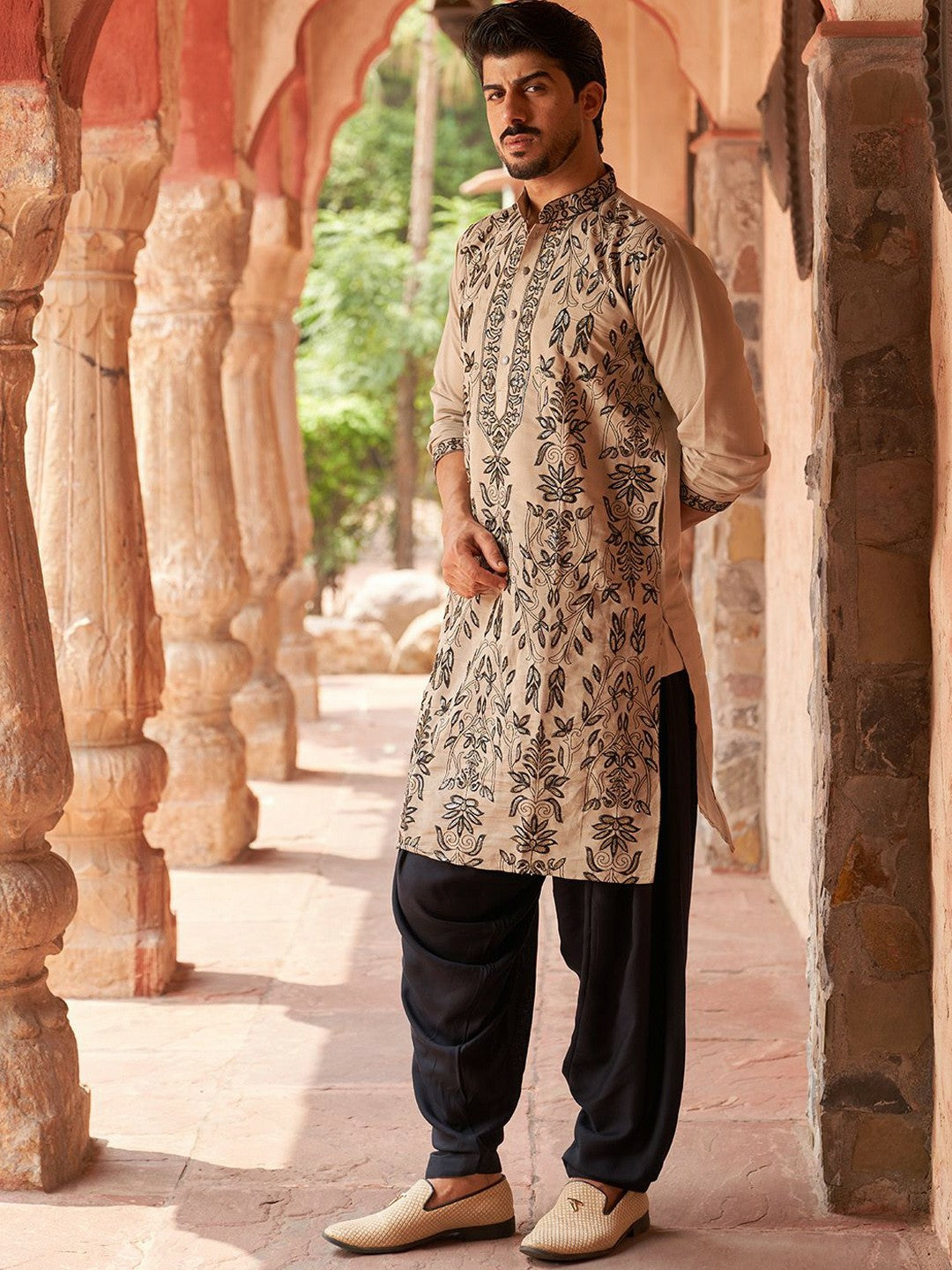 Floral Embroidered Sequinned Mandarin Collar Kurta with Salwar – Elegant Ethnic Ensemble
