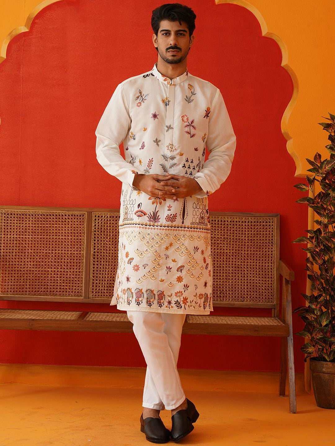 Floral Embroidered Chikankari Kurta with Pyjamas – Timeless Ethnic Ensemble