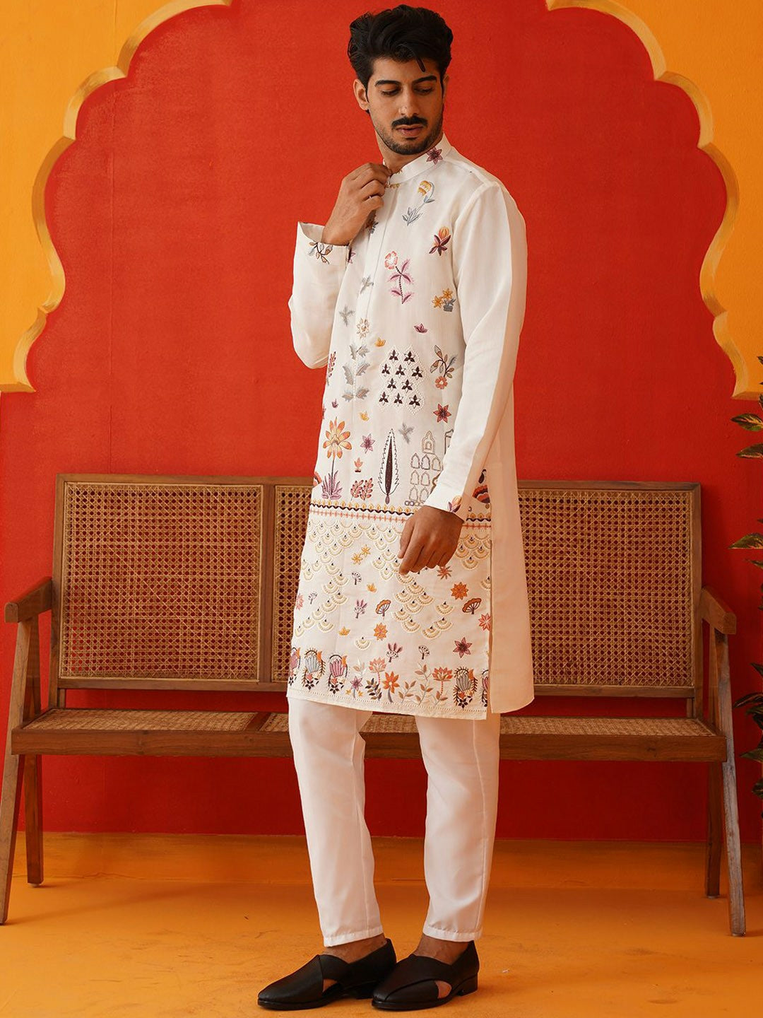 Floral Embroidered Chikankari Kurta with Pyjamas – Timeless Ethnic Ensemble