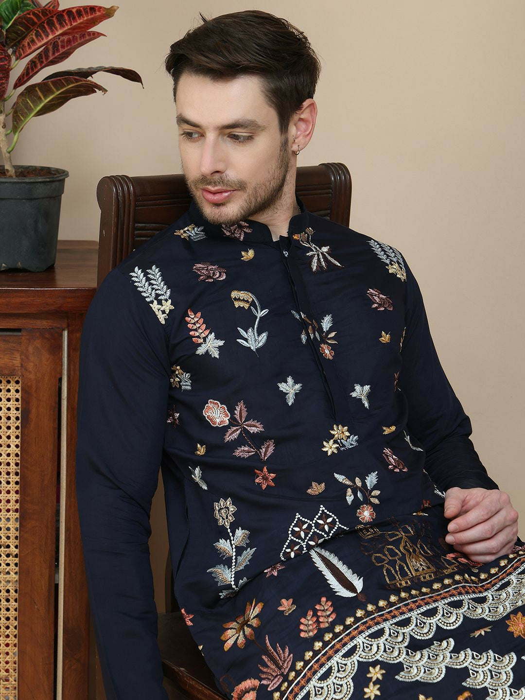 Floral Embroidered Thread Work Mandarin Collar Straight Kurta with Pyjamas – Elegant Festive Ensemble