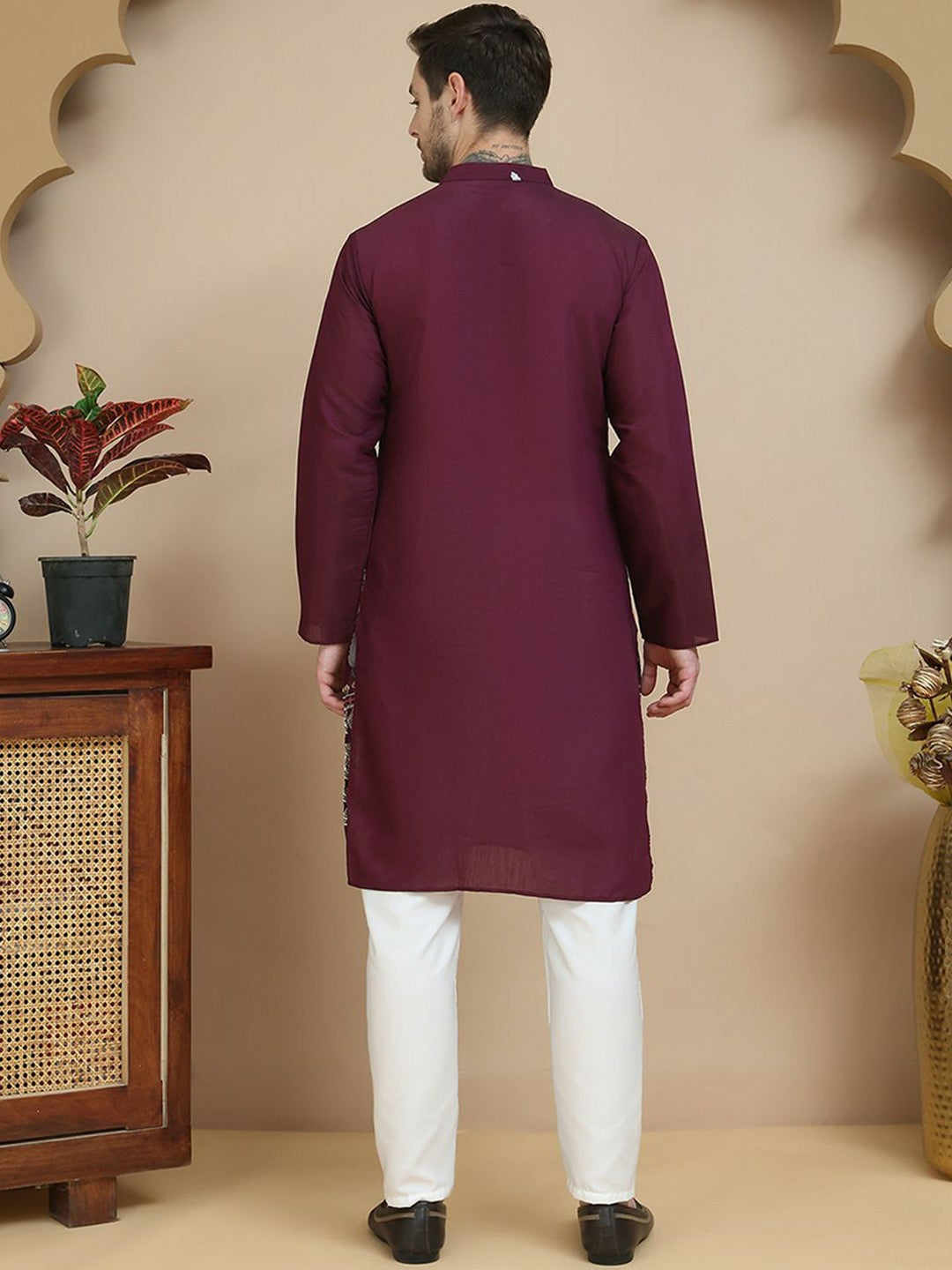 Floral Embroidered Thread Work Mandarin Collar Straight Kurta with Pyjamas – Elegant Festive Ensemble