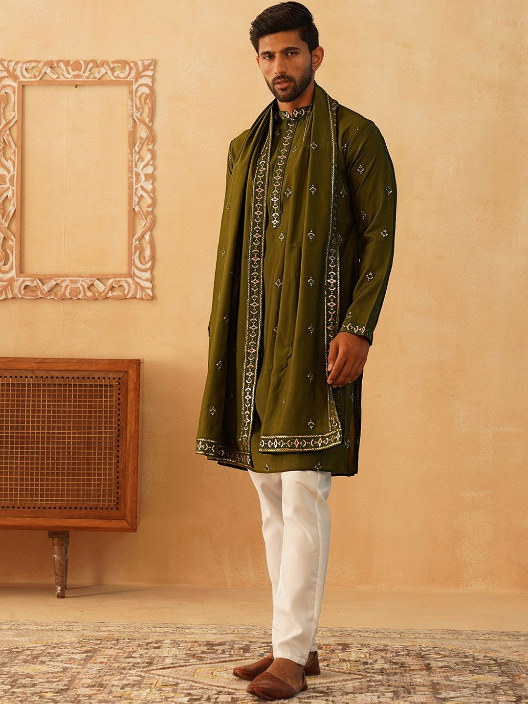 Floral Embroidered Kurta with Pyjamas & Dupatta – Elegant Festive Ensemble
