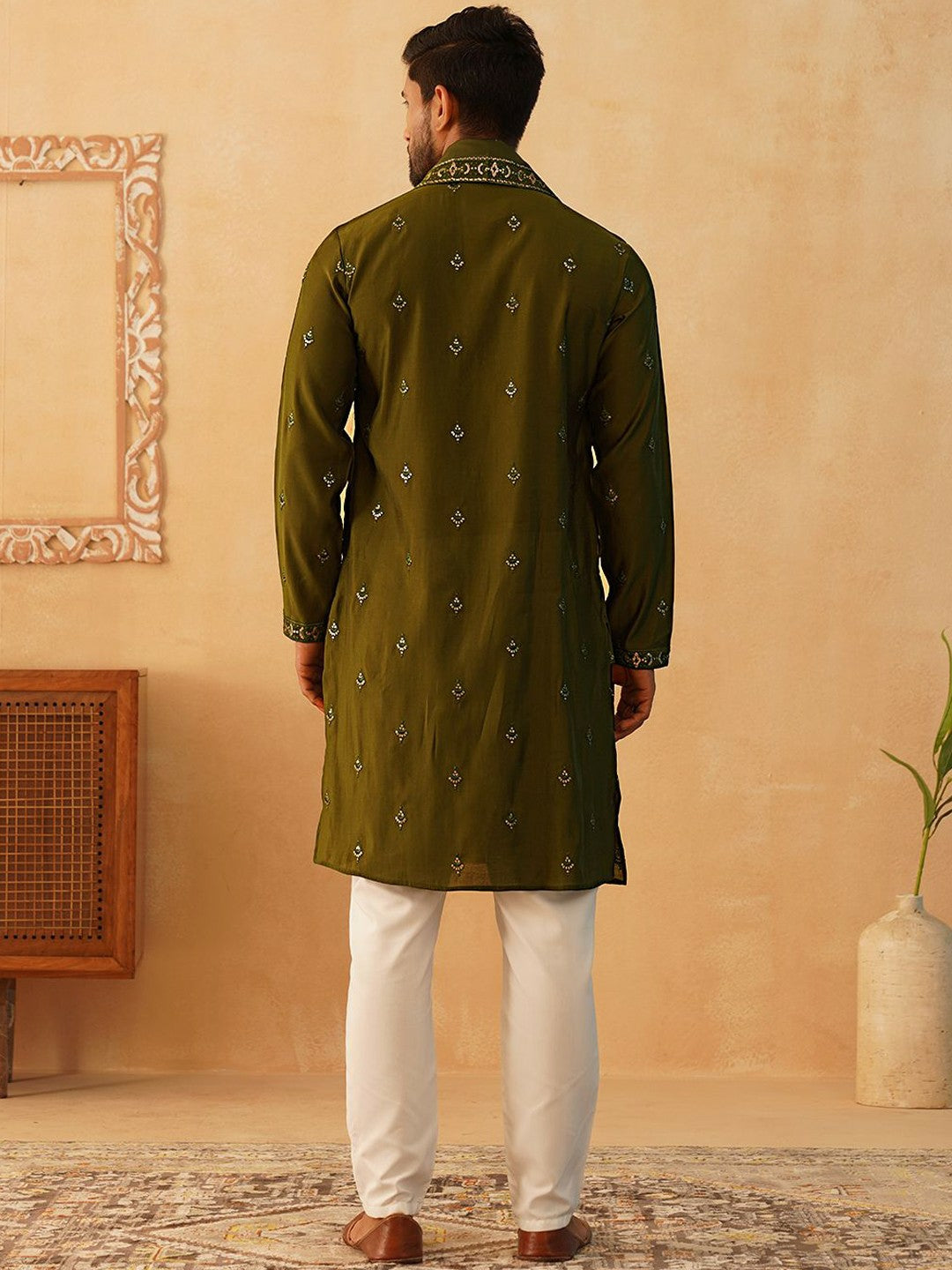 Floral Embroidered Kurta with Pyjamas & Dupatta – Elegant Festive Ensemble