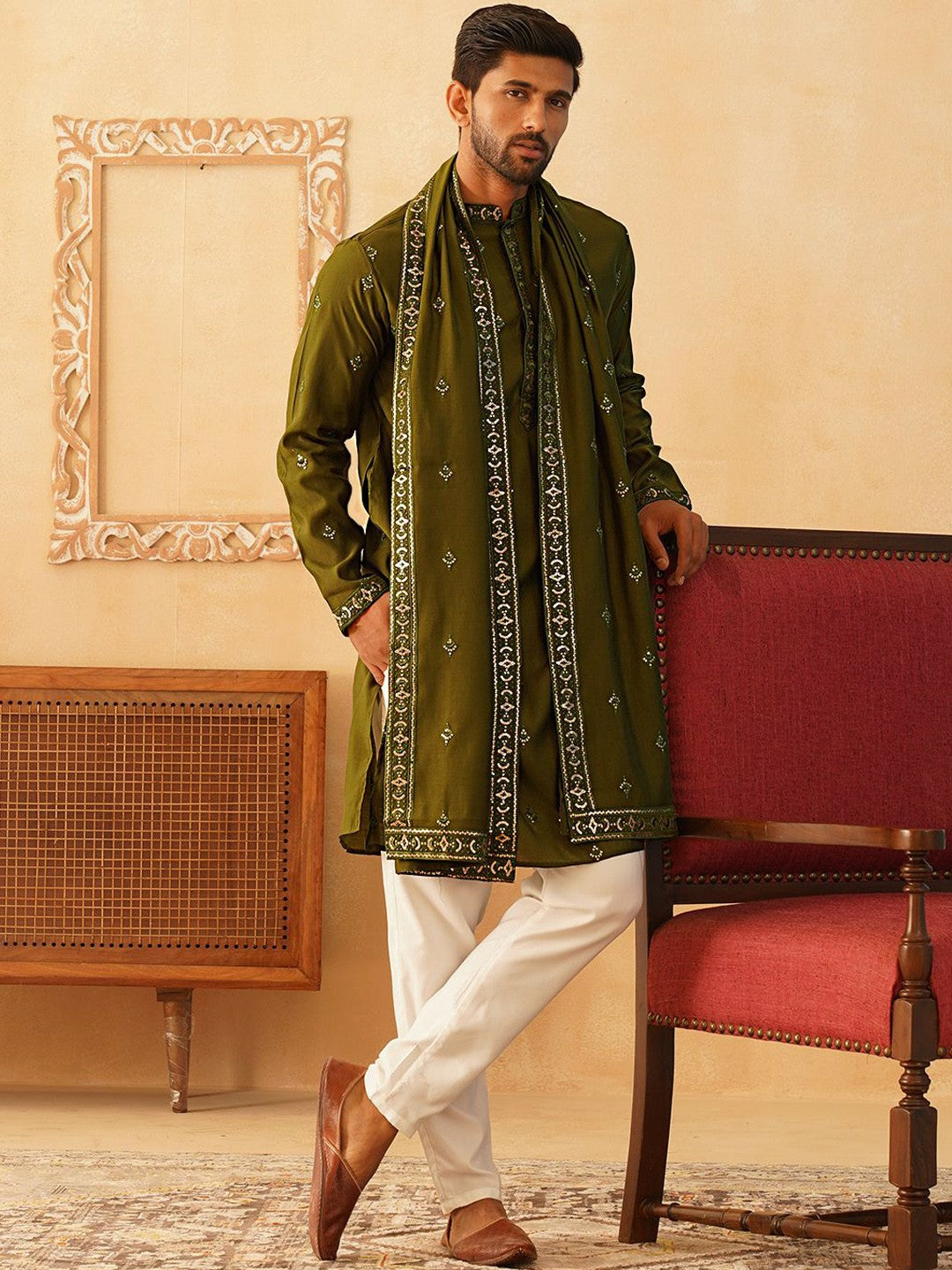 Floral Embroidered Kurta with Pyjamas & Dupatta – Elegant Festive Ensemble