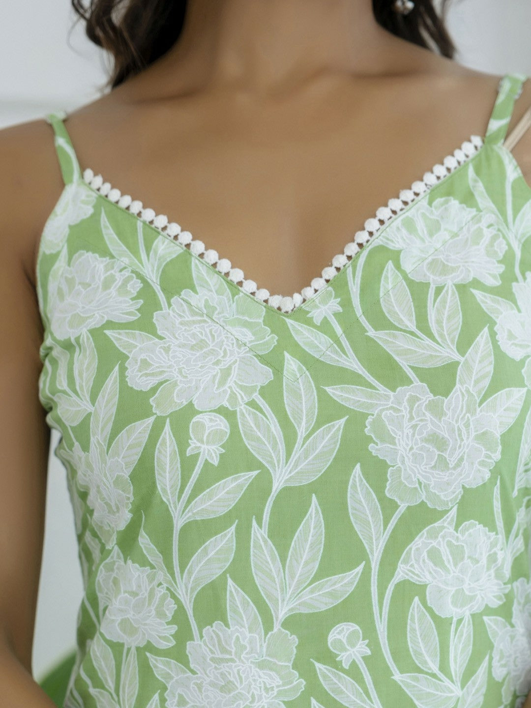 Women Green Floral Printed Sleeveless Cotton Kurta