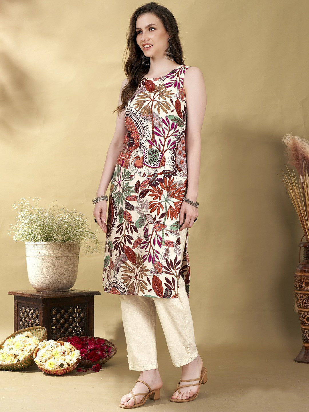 Floral Printed Round Neck Sleeveless Straight Kurta