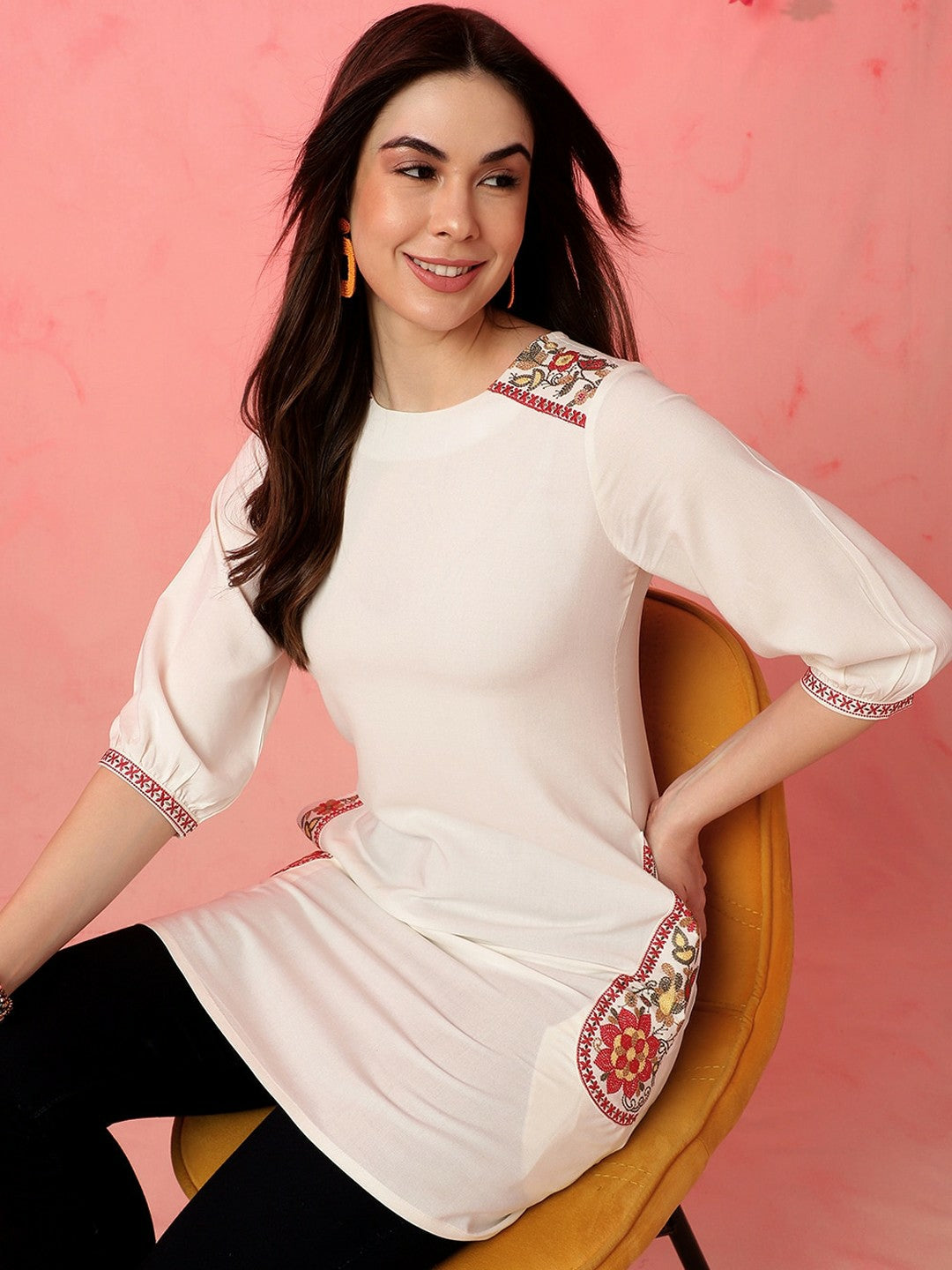 Zari Round Neck Three-Quarter Sleeves White A-Line Kurta