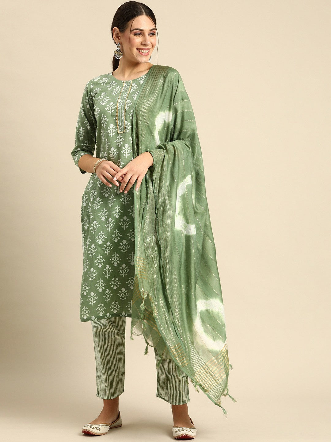 Women’s Green & White Floral Printed Cotton Kurta Set with Gotta Patti, Trousers & Dupatta | Indiaista