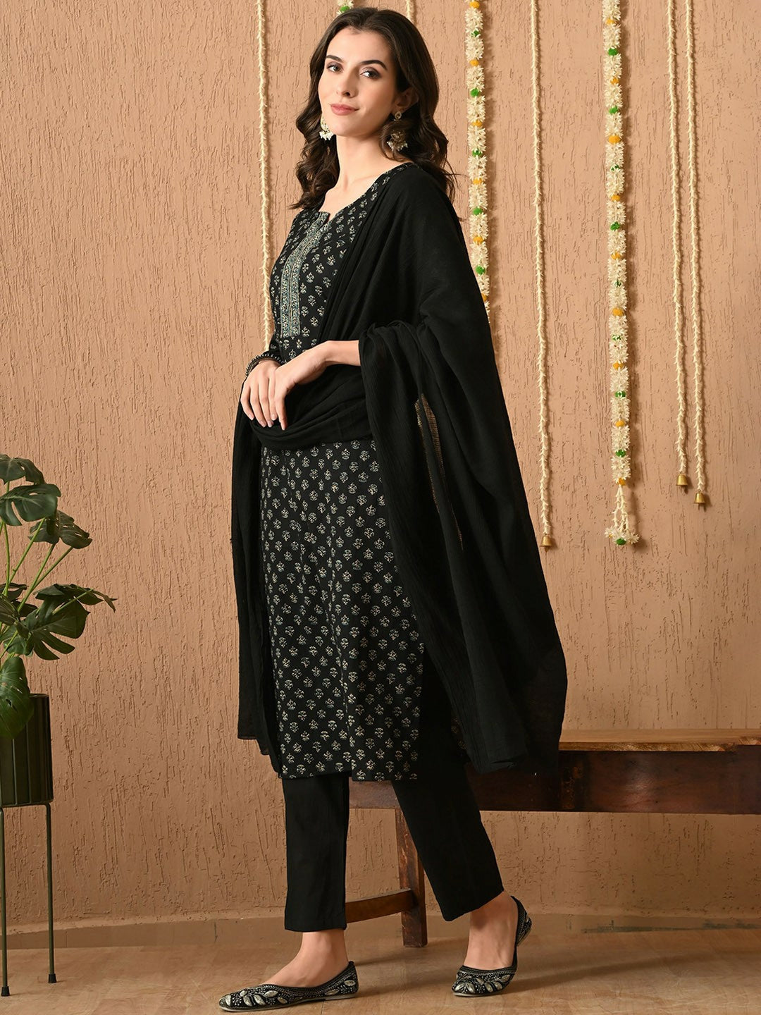 Black Ethnic Motif Kurta with Printed Trousers & Dupatta