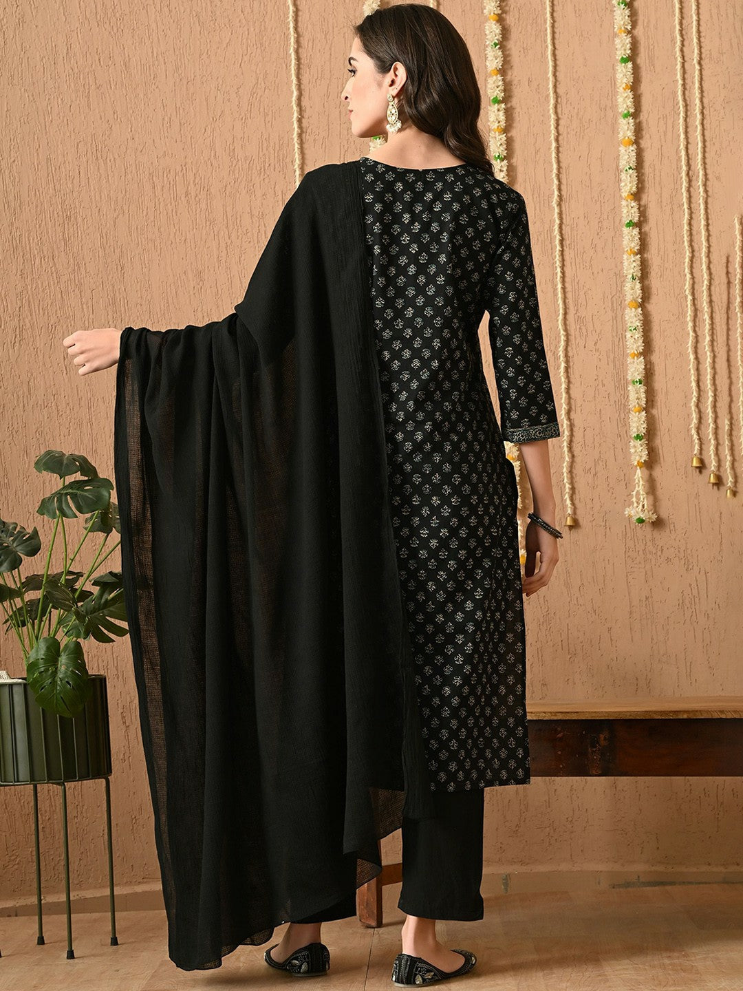Black Ethnic Motif Kurta with Printed Trousers & Dupatta