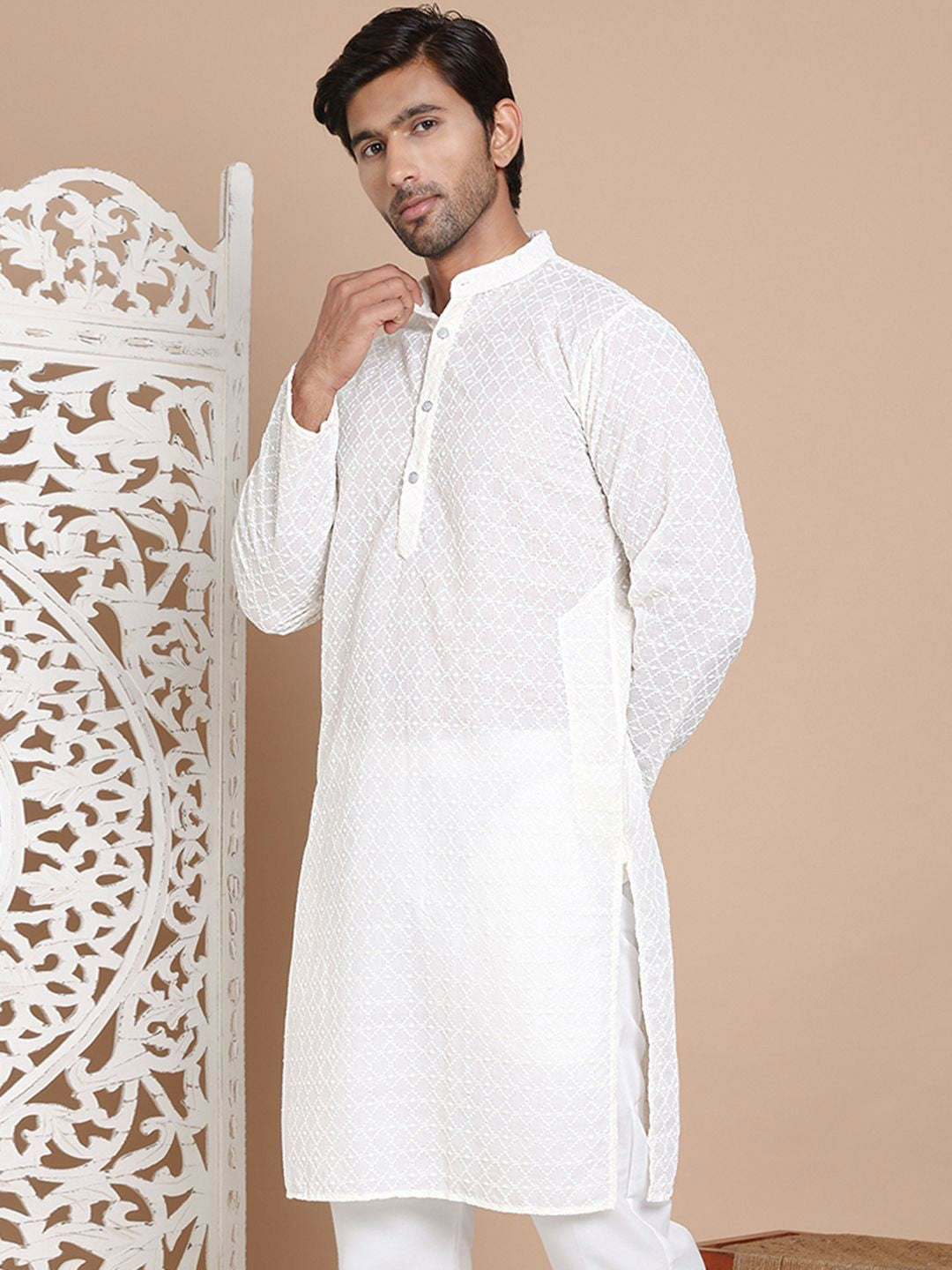 Men’s Off-White Chikankari Embroidered Cotton Kurta