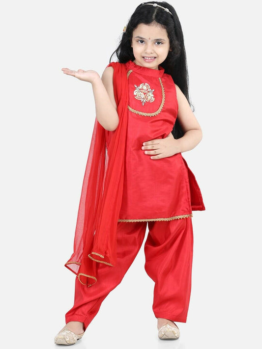 Girls Lehenga - Red Hand Embroidered Patchwork Kurta With Salwar & With Dupatta