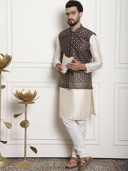 Men’s Festive Charm Paisley Design Kurta Set with Churidar – Elegant Traditional Wear