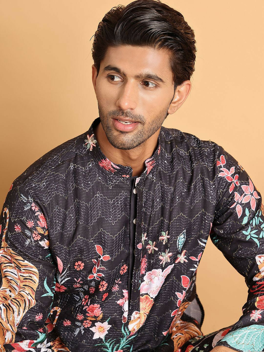 Men’s Black Floral Embroidered Kurta with Pyjamas – Elegant Ethnic Wear