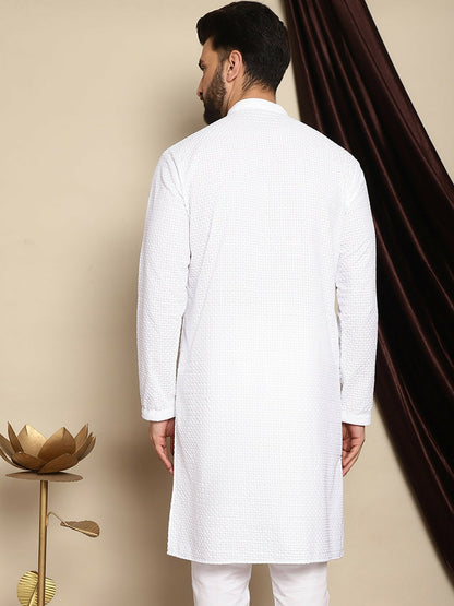 Men’s White Geometric Embroidered Mandarin Collar Kurta – Pure Cotton, Straight Fit, Above Knee | Indiaista