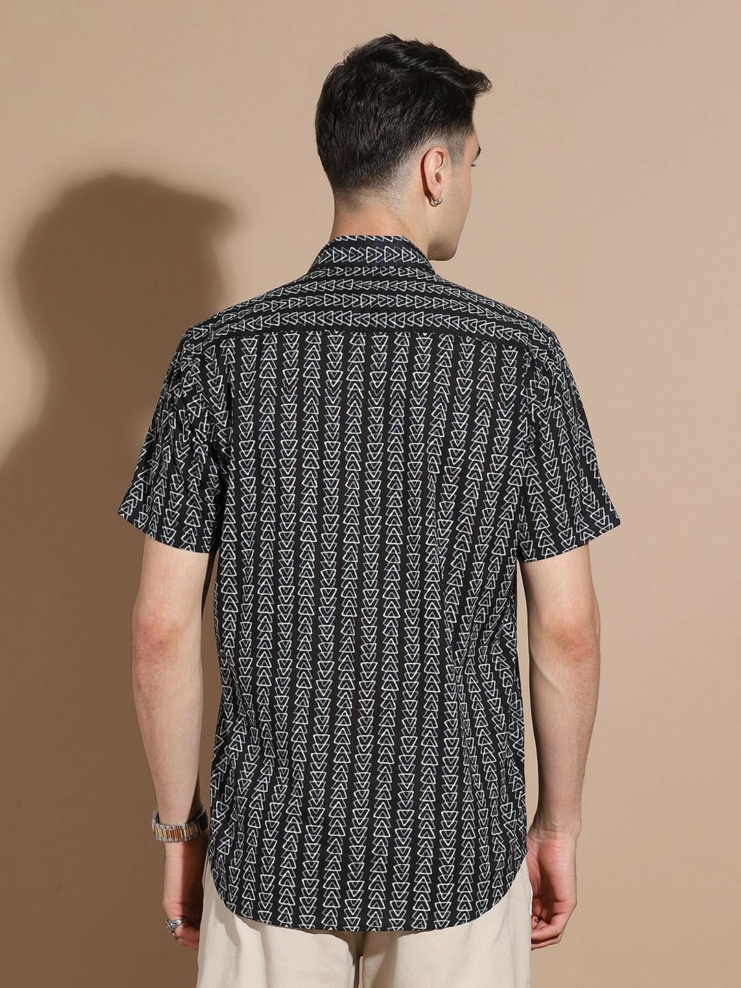 Men’s Black Geometric Print Cotton Shirt – Sharp Style, Everyday Ease