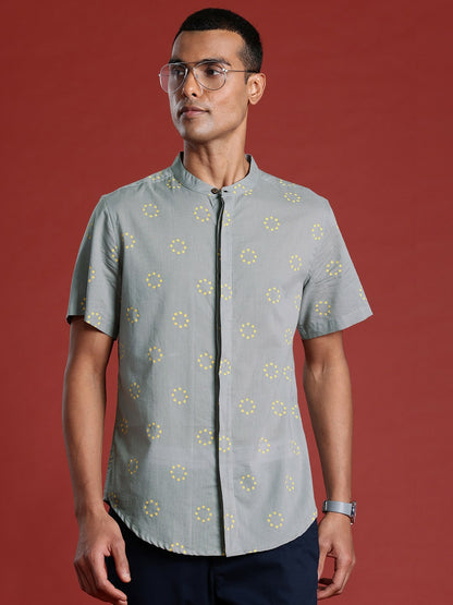 Men’s Grey & Yellow Geometric Cotton Shirt – Minimalist Style with a Modern Twist