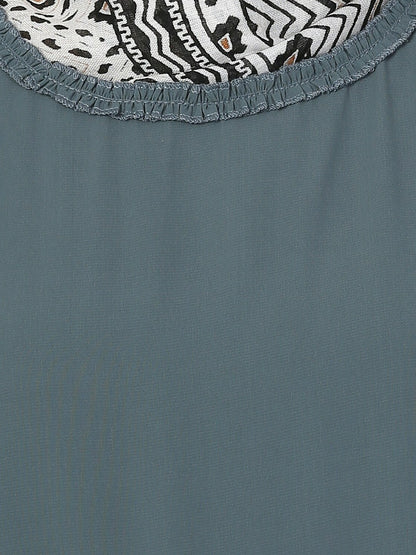 Elegant Grey Solid Abaya with Pleated Detail – Modest Islamic Wear for Women