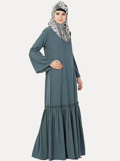 Elegant Grey Solid Abaya with Pleated Detail – Modest Islamic Wear for Women