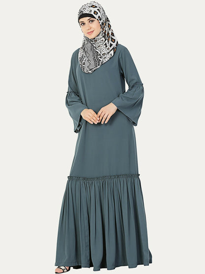 Elegant Grey Solid Abaya with Pleated Detail – Modest Islamic Wear for Women
