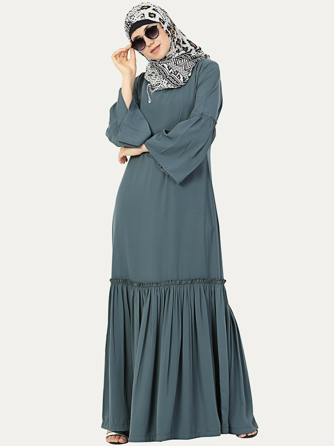 Elegant Grey Solid Abaya with Pleated Detail – Modest Islamic Wear for Women