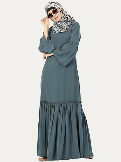 Elegant Grey Solid Abaya with Pleated Detail – Modest Islamic Wear for Women