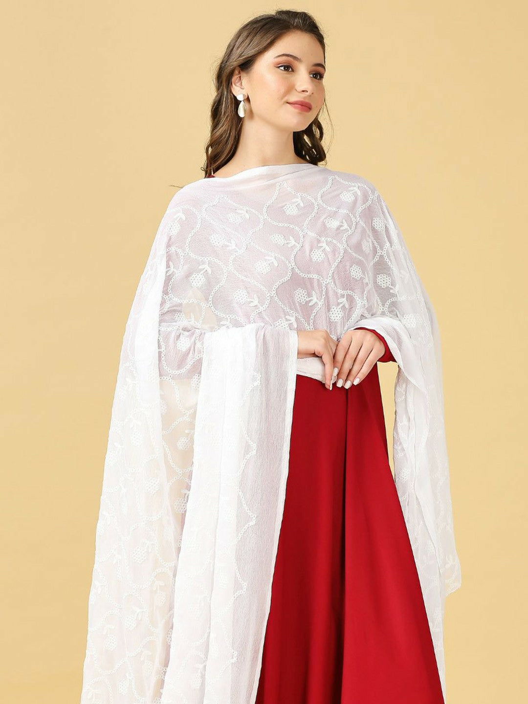 White Floral Embroidered Dupatta – Elegant Thread Work with Solid Border