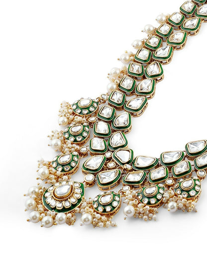 Women’s Gold-Plated Kundan Jewellery Set – Necklace, Earrings & Maang Tikka | Indiaista