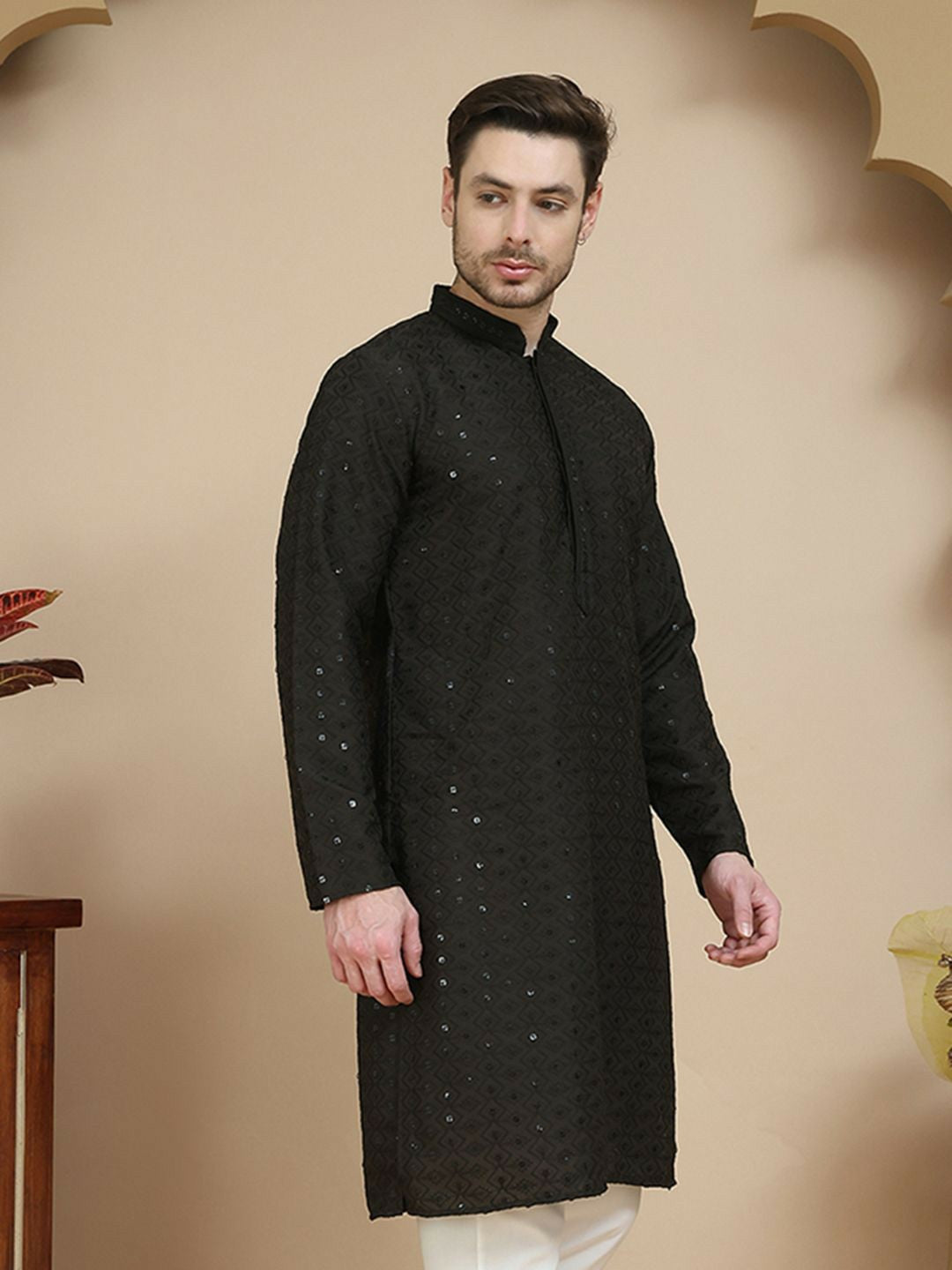 Men’s Black Geometric Embroidered Kurta – Sequinned with Mandarin Collar