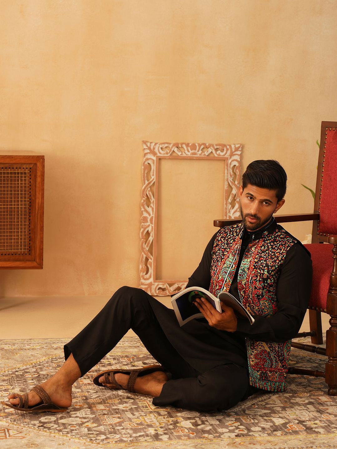 Men’s Black & Red Paisley Print Velvet Nehru Jacket – Sleeveless
