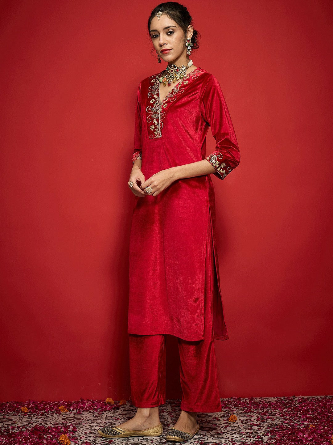 Red Embroidered Velvet Kurta for Women – Bollywood Eid Indian Pakistani Ethnic Wear | Indiaista