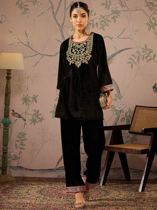 Black Velvet Embroidered Kurta for Women – Bollywood Eid Indian Pakistani Ethnic Wear | Indiaista