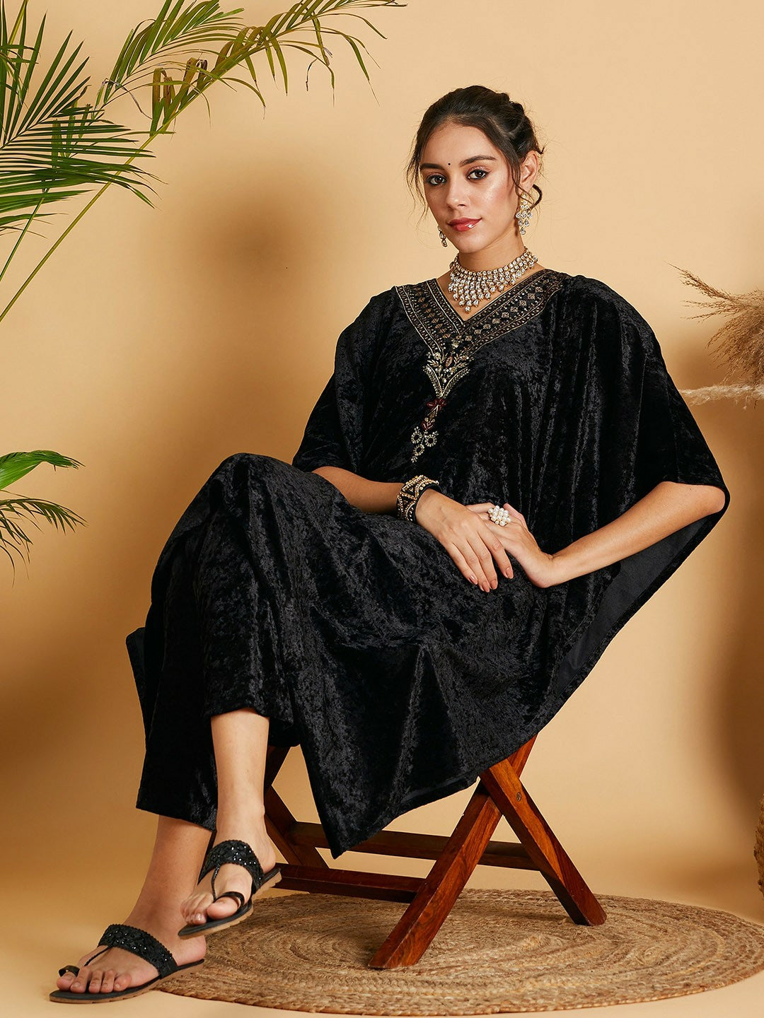 Black Velvet Sequinned Kurta for Women – Bollywood Eid Indian Pakistani Kaftan Style | Indiaista