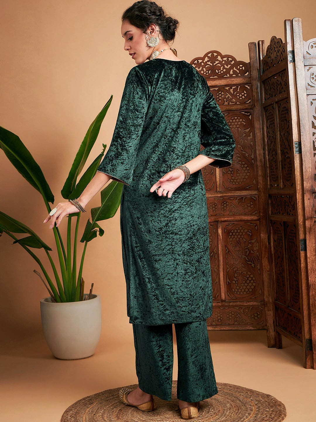 Elegant Green Ethnic Motifs Velvet Kurta with Zari & Sequins Detailing - Indiaista