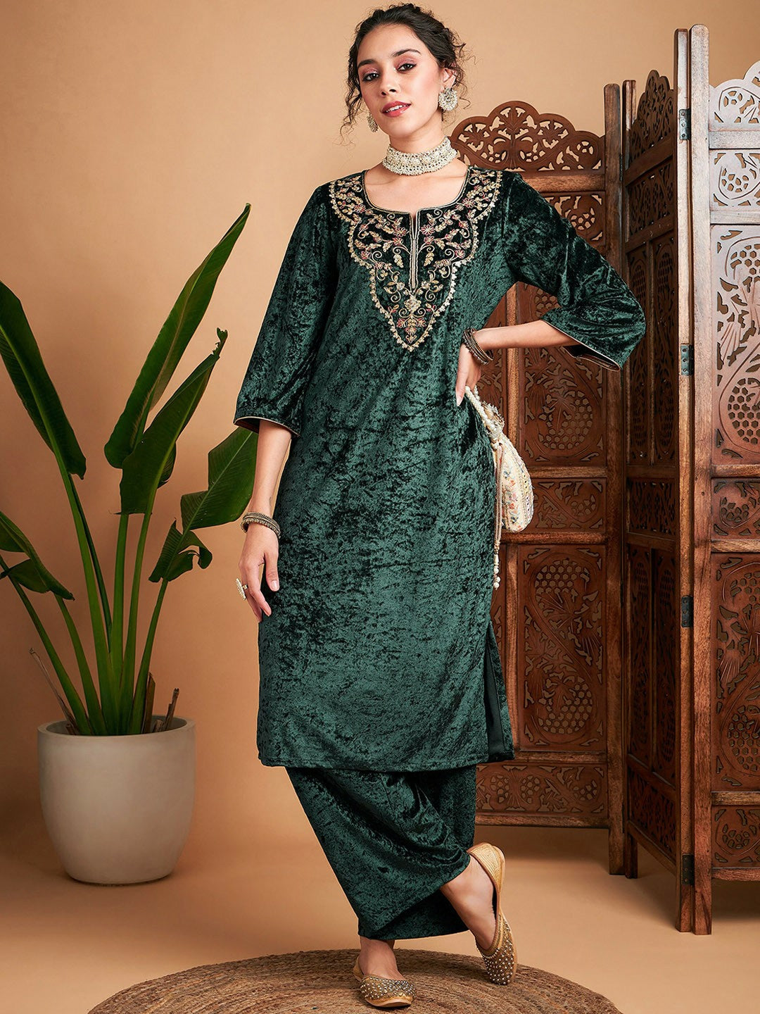 Elegant Green Ethnic Motifs Velvet Kurta with Zari & Sequins Detailing - Indiaista