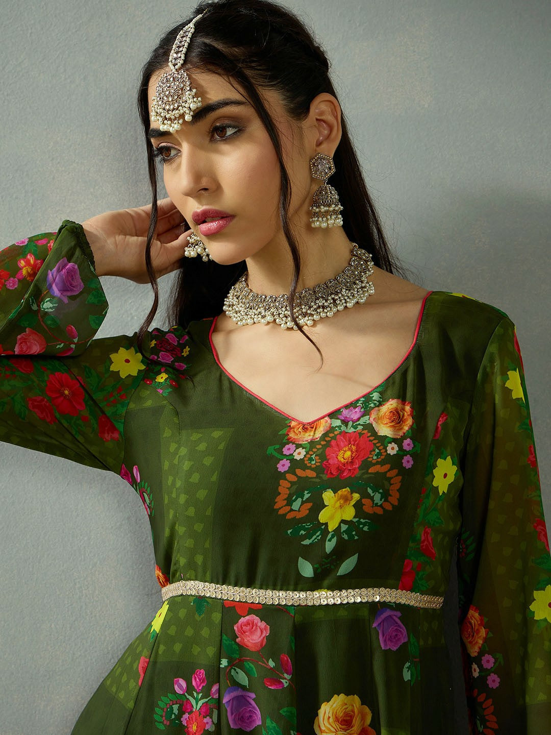 Elegant Green Floral Embroidered Anarkali Kurta for Women – Sweetheart Neck & Long Sleeves | IndiaIsta