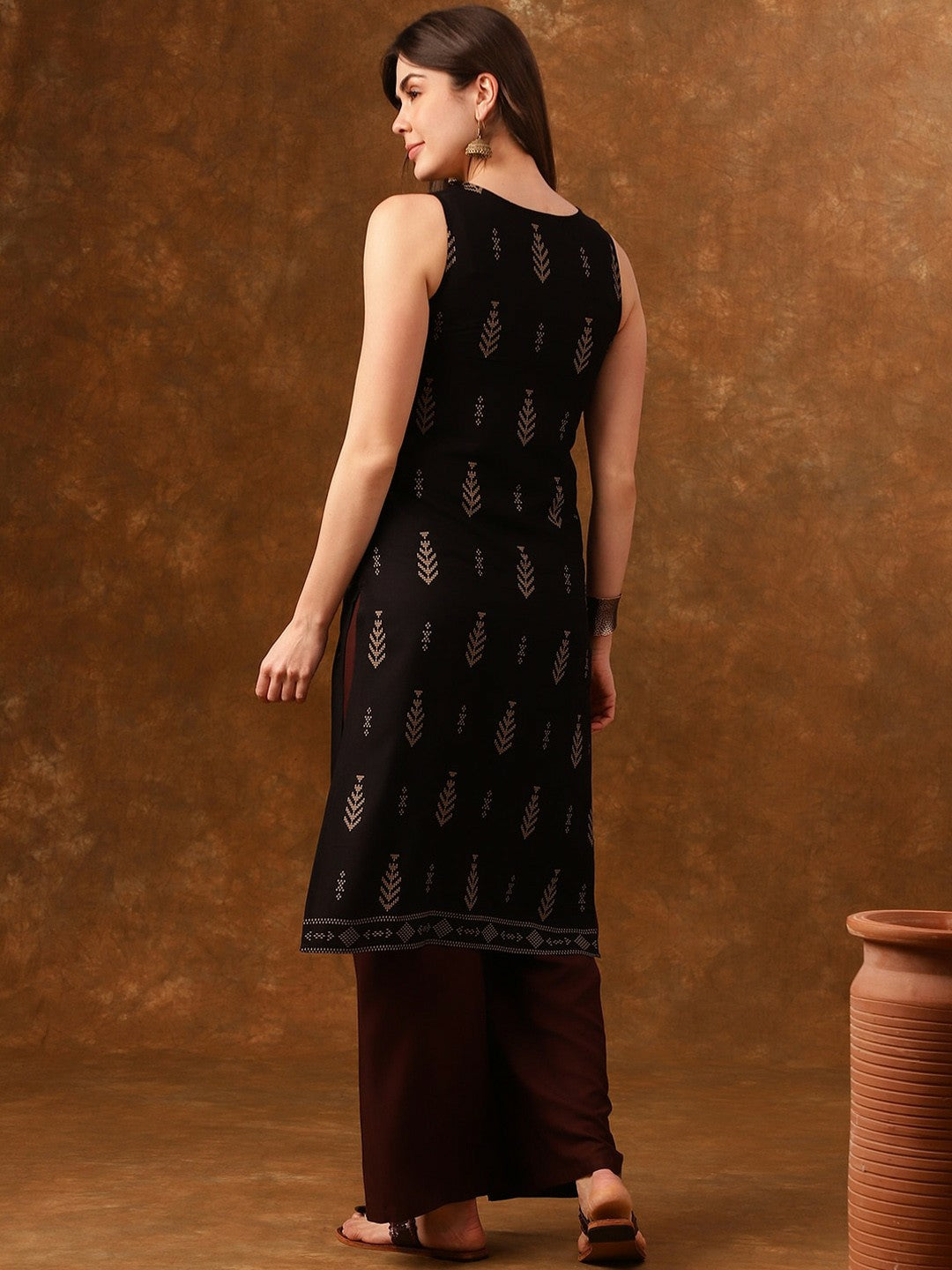 Buy Black & Beige Ethnic Motifs Printed Sleeveless Straight Kurta | Indiaista