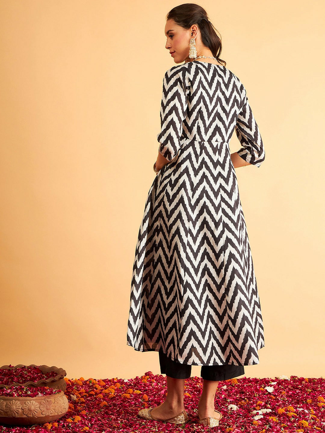 Women’s Black & White Chevron Printed Anarkali Kurta - Stylish V-Neck, High-Slit Design | IndiaIsta