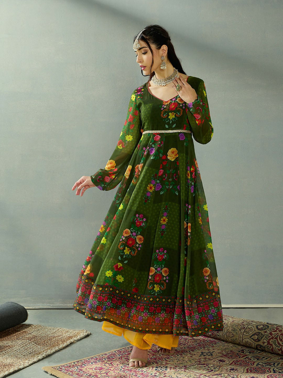 Elegant Green Floral Embroidered Anarkali Kurta for Women – Sweetheart Neck & Long Sleeves | IndiaIsta