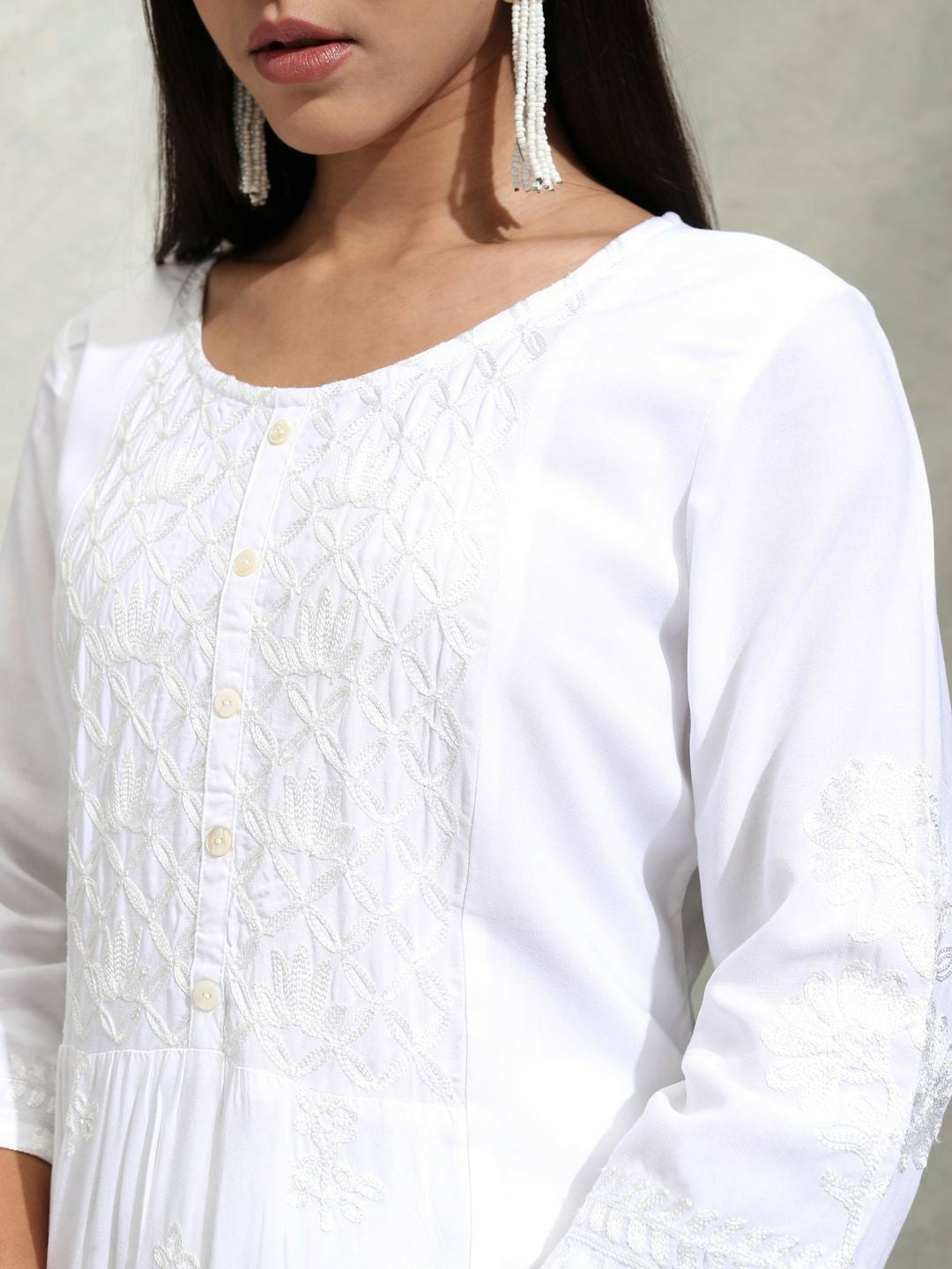 White Floral Embroidered Kurta Set for Women – Thread Work Straight Kurta with Palazzos | Indiaista