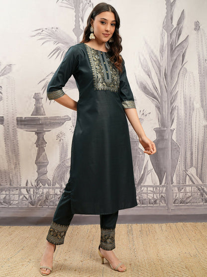 Women Green Floral Printed Kurta Set with Trousers & Dupatta | IndiaIsta