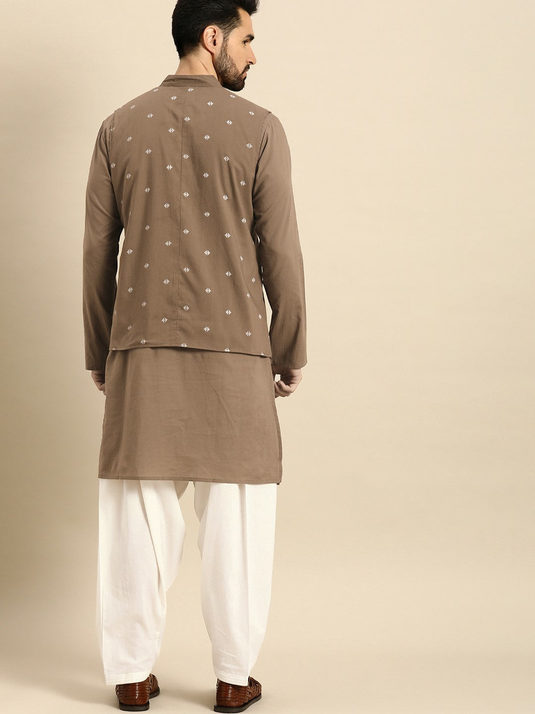 Buy Men’s Grey & White Cotton Kurta Set with Salwar & Printed Nehru Jacket – Indiaista